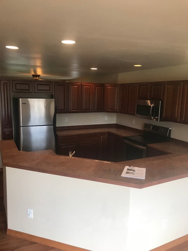 Building Photo - Spacious 4 Bedroom 2.5 Bath Home in River Rock