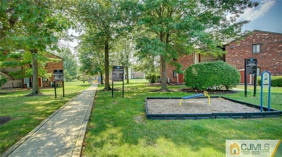 Building Photo - 433 Danbury Ln