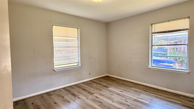 Building Photo - 10502 Ambursen St