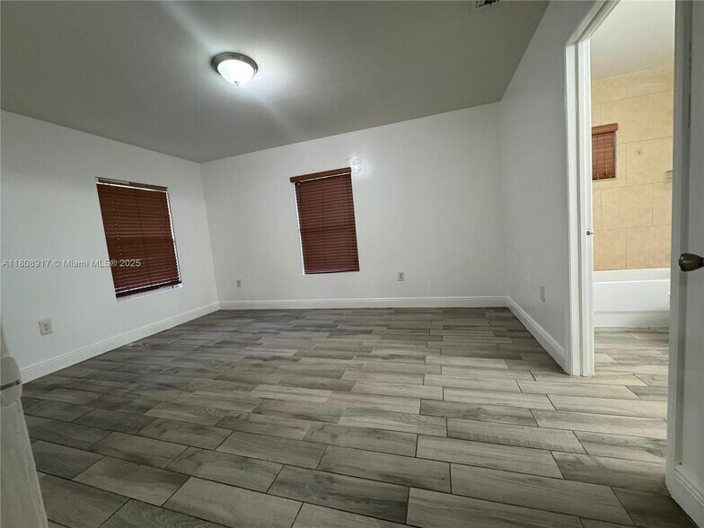 Building Photo - 22250 Miami Ave