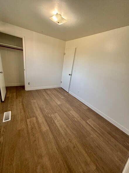 Building Photo - 2277 Logan Dr