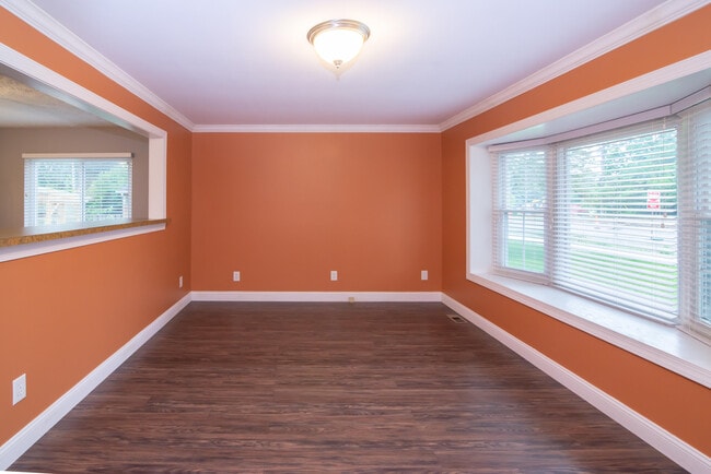 Building Photo - 40611 W 10 Mile Rd