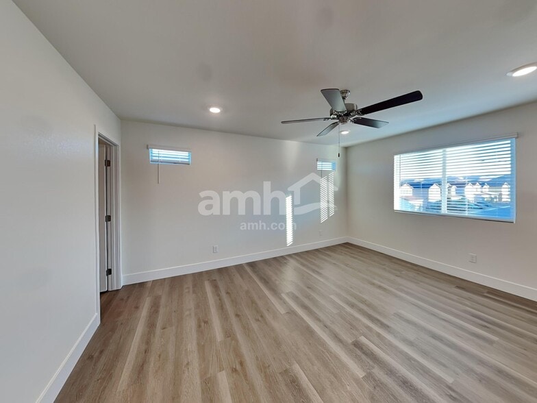 Building Photo - 8911 Dwarf Chin Ave