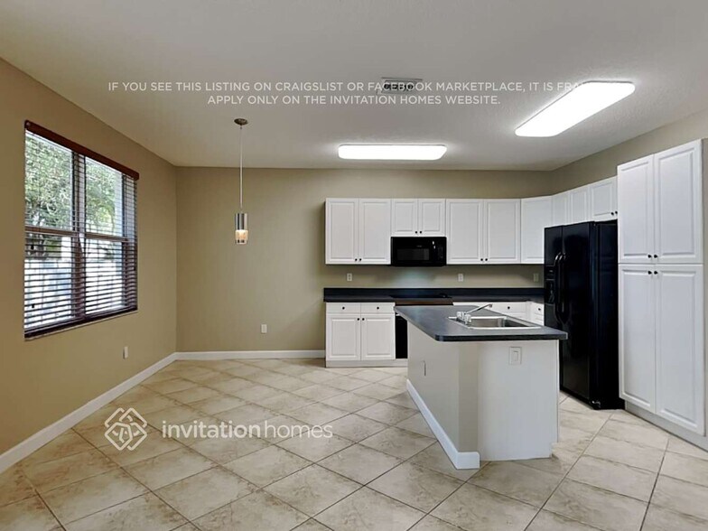 Building Photo - 5010 SW 155th Ave