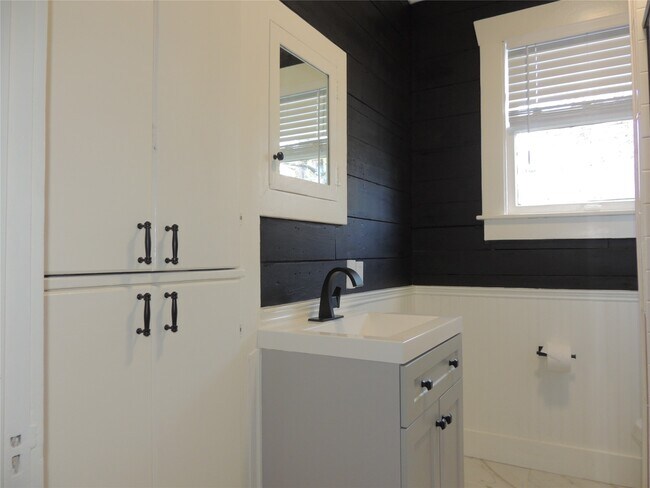 Building Photo - 3701 Bradley St