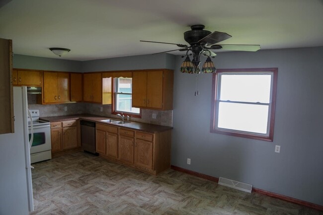 Building Photo - 631 Elm St