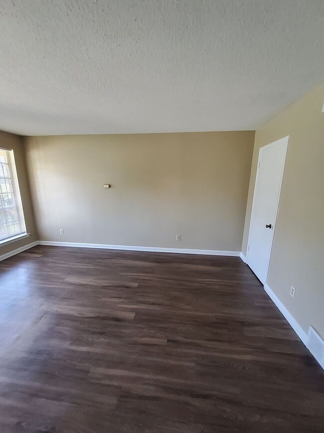 Building Photo - 3677 Hillbrook Rd