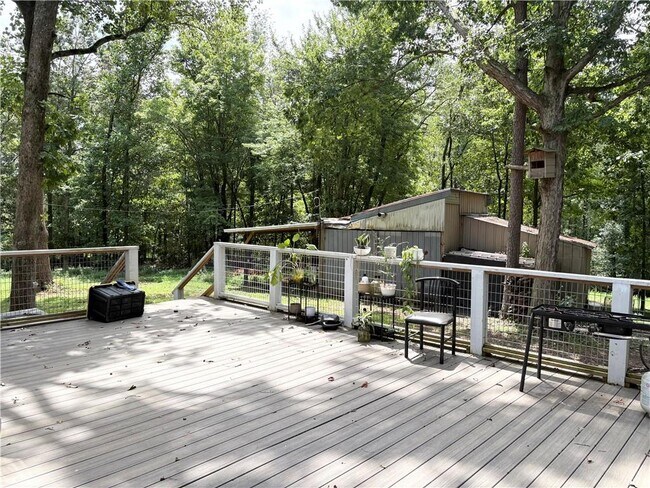 Building Photo - 368 White Pine Crossover