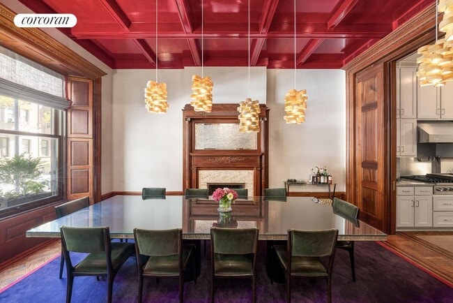 Building Photo - 22 W 70th St