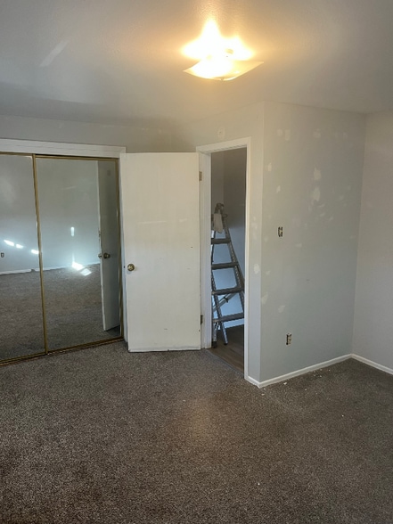 Building Photo - 2641 Lynwood Ln