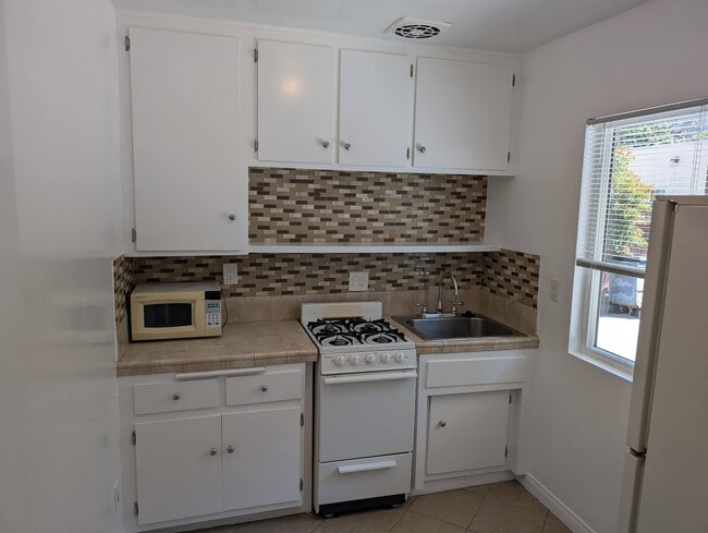 Building Photo - 642 Huntley Dr