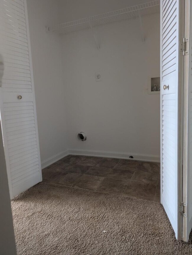 Building Photo - 6319 Richfield Ln