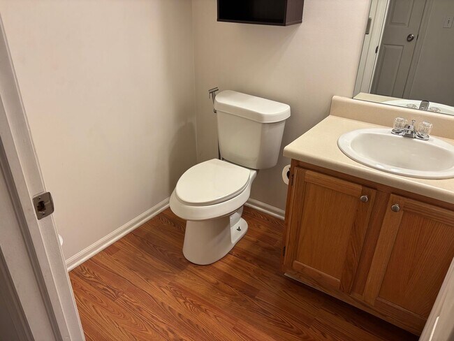 Building Photo - Grand Ridge condo available now.  Forest H...