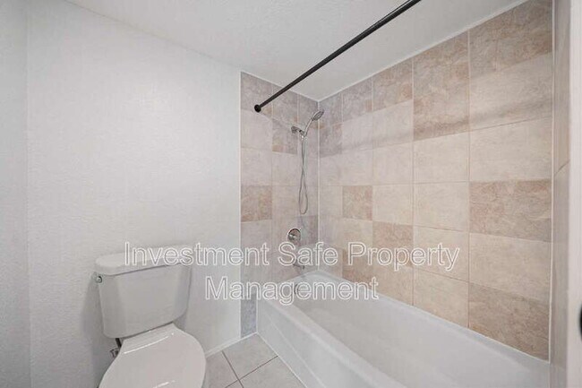 Building Photo - 5715 Baltimore Dr