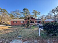 Building Photo - Charming 3 Bed 1.5 Bath Home with Flex Room
