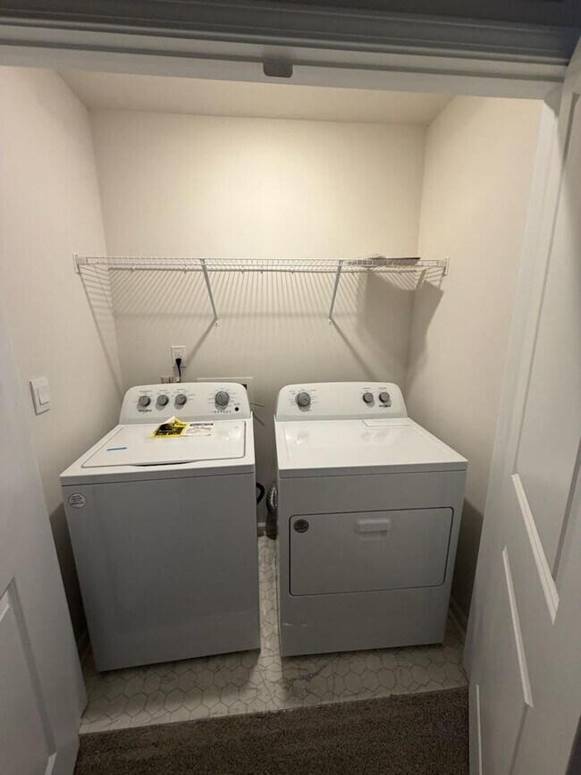 Building Photo - Brand new 3 bedroom townhome available for immediate move in!