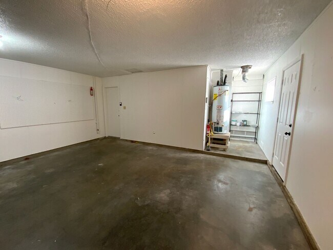 Building Photo - 3 Bedroom Single Story Home Available Near Louisiana Blvd NE & Candelaria Rd NE!