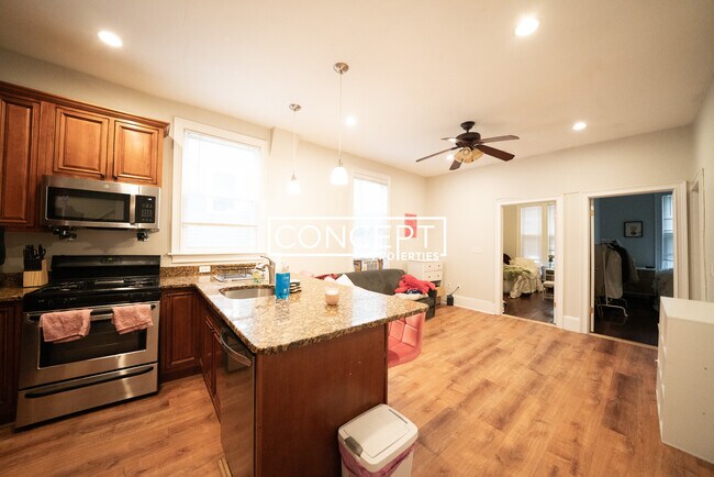 Primary Photo - 719 Parker St