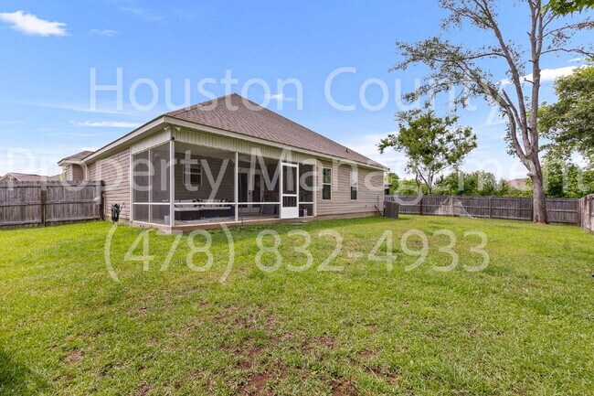 Building Photo - "Charming 3-Bedroom Home with 2 Full Baths...