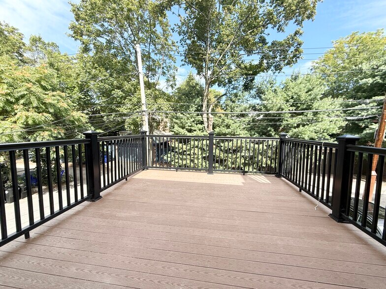 Building Photo - 1726 Beacon St