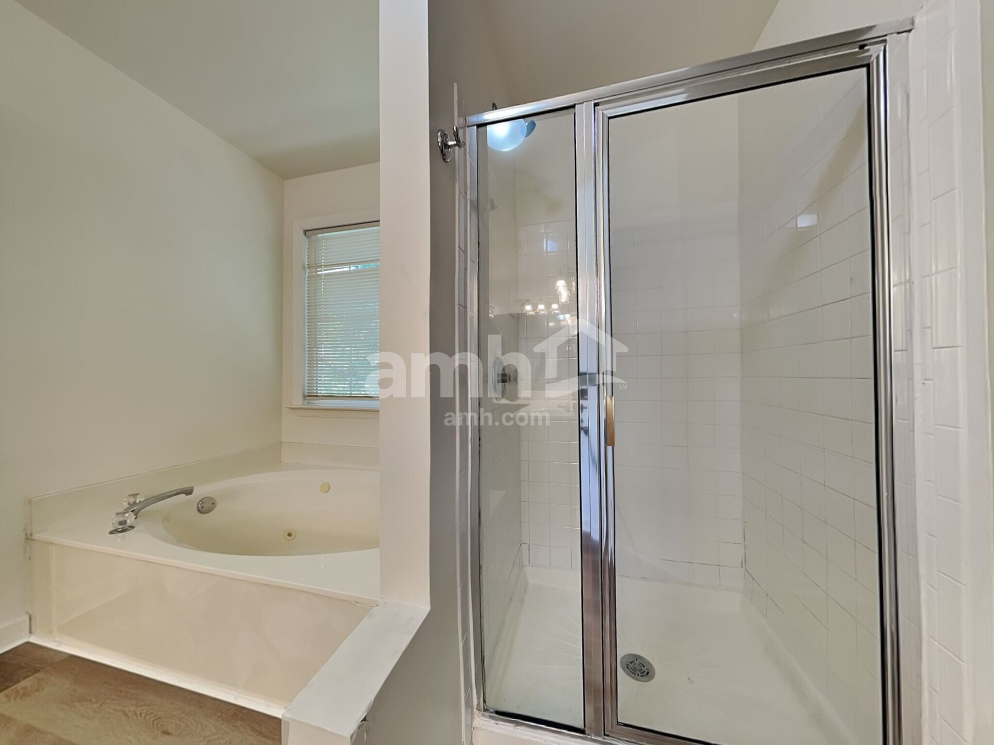 Building Photo - 710 Bob White Ct