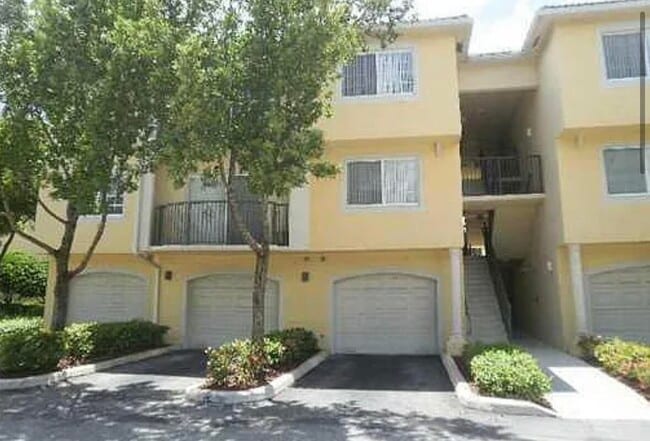 Building Photo - 500 Crestwood Ct N