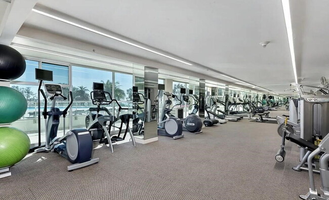 Building Photo - "Chic Santa Monica Oasis: 1-Bedroom Furnis...