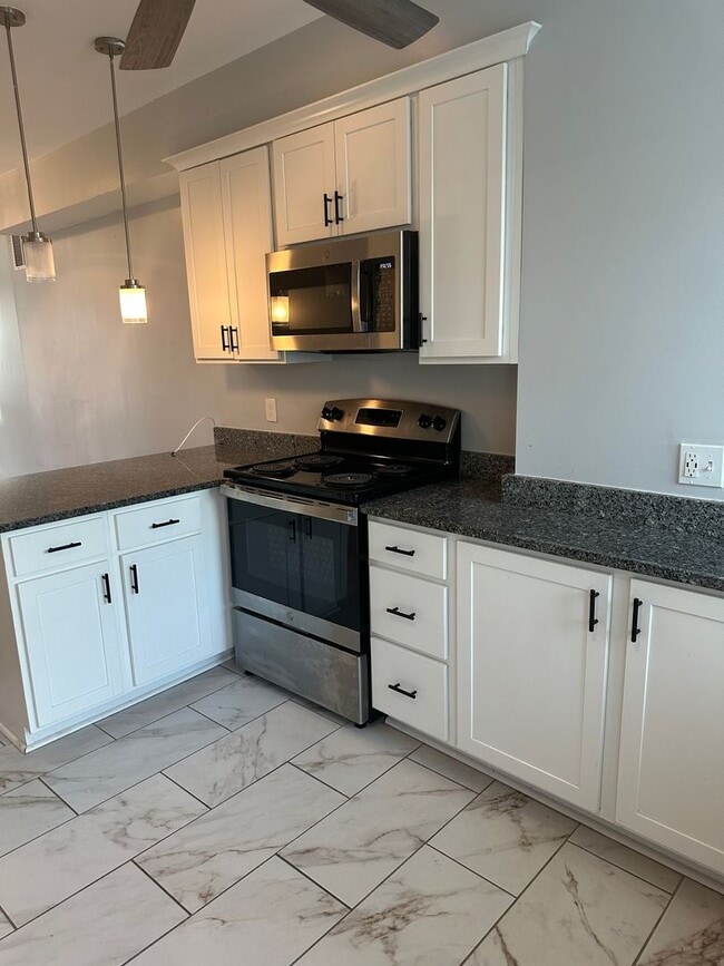 Building Photo - Stylish, Renovated Home Near Downtown Baltimore! W/D! Central Air! Close to Johns Hopkins Main Ca...