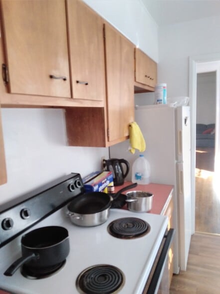 Kitchen - 927 E State St