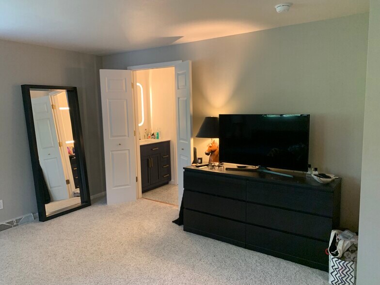 Primary Bedroom - 5292 Idylwild Trl
