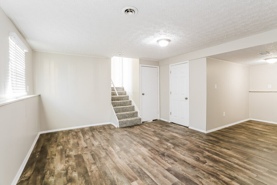 Building Photo - 2616 Saugus Cir