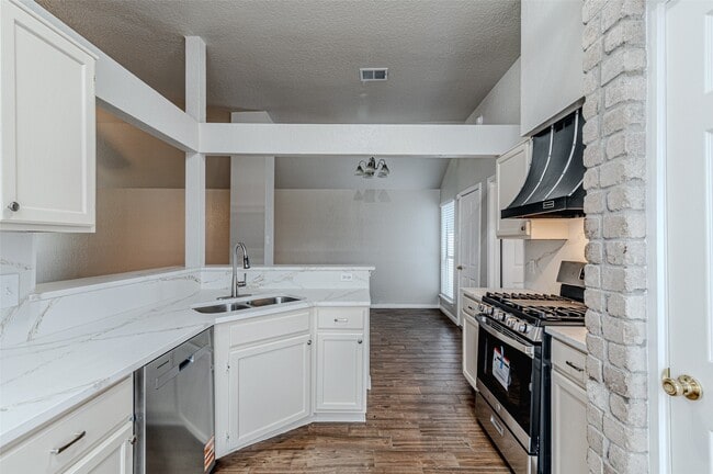Building Photo - 1710 Blindlake Dr