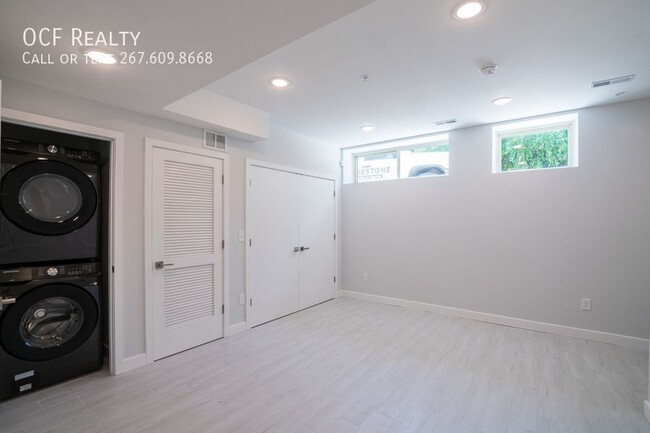 Building Photo - Grays Ferry Three Bedroom with Private Patio