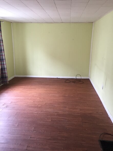 Living room - 69 N Main St