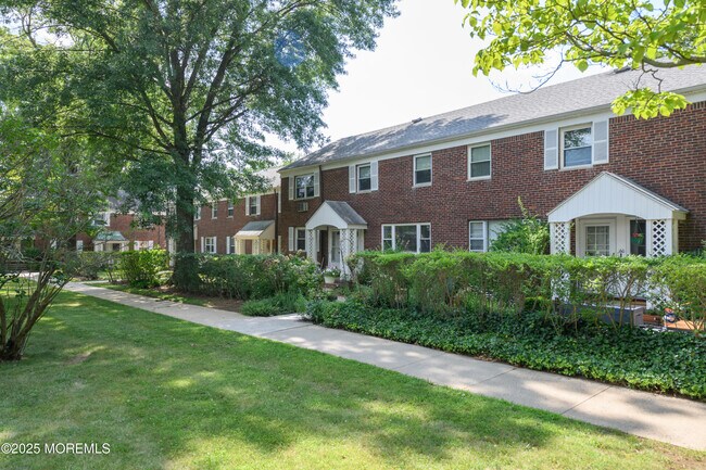 Building Photo - 158 Manor Dr