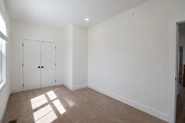 Building Photo - 1358 Belfair St