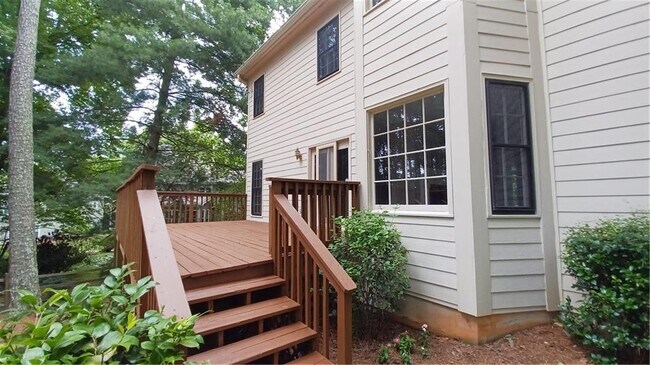 Building Photo - 5190 Southlake Dr