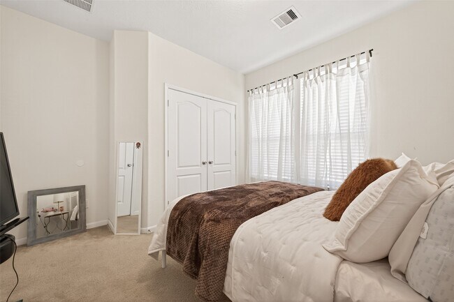 Building Photo - 28423 Aubrey Orchard Ln