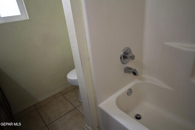 Building Photo - 456 Passmore Rd