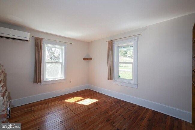 Building Photo - 24060 New Mountain Rd