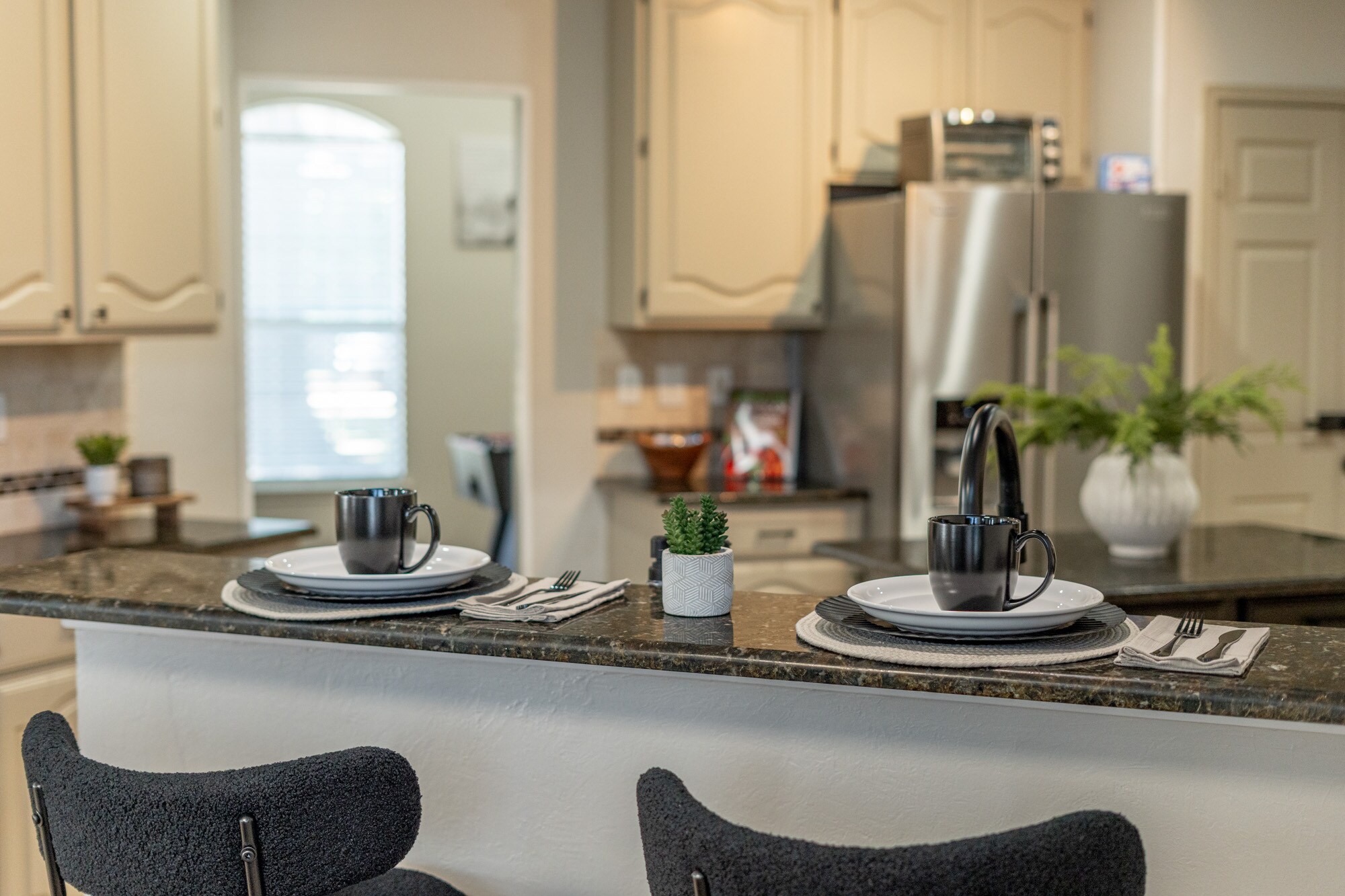 Kitchen Eating Area - 707 Cottonwood Bend Dr