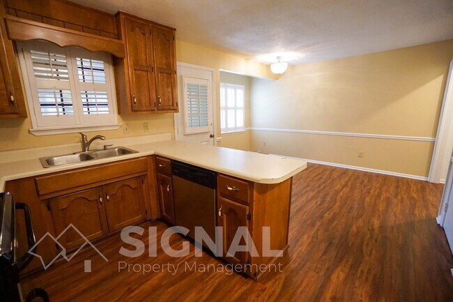 Building Photo - 352 Jamestown Manor Dr
