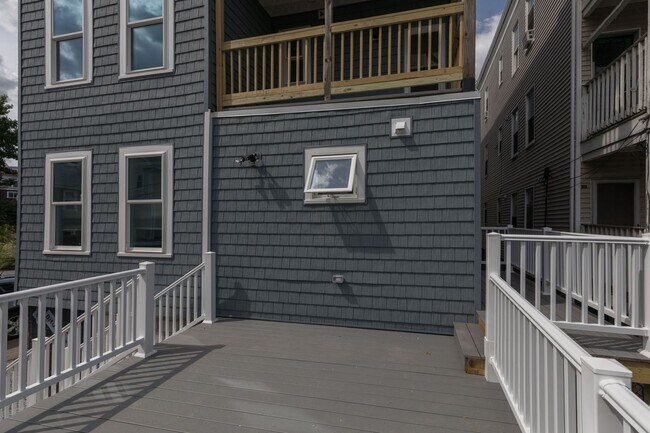 Building Photo - Huge 5 Bed each with their own Bathroom!