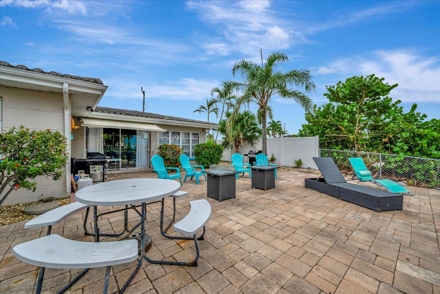 Building Photo - 11420 1st St E