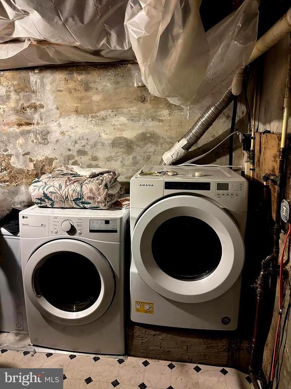 Building Photo - 695 W Kings Hwy