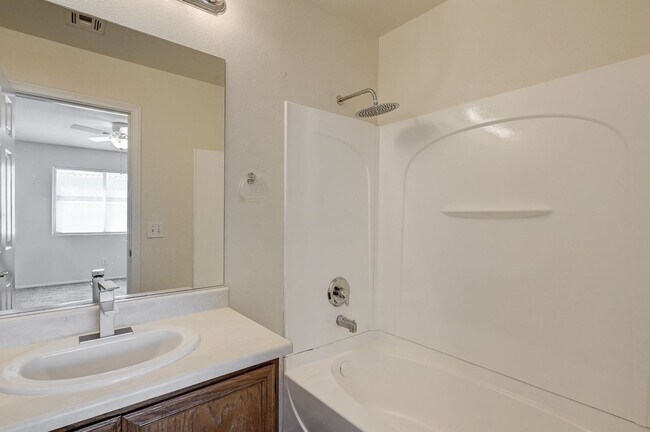 Building Photo - Single-Family Home in a Cul-de-Sac 3BD/2.5BA – Freshly Updated & Move-In Ready!