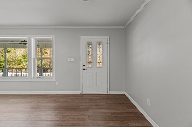 Building Photo - 105 3rd St