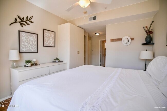 Building Photo - 14950 W Mountain View Blvd