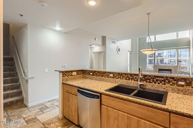 Building Photo - 17 W Vernon Ave