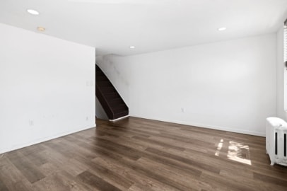 Living room - 533 E Girard Ave